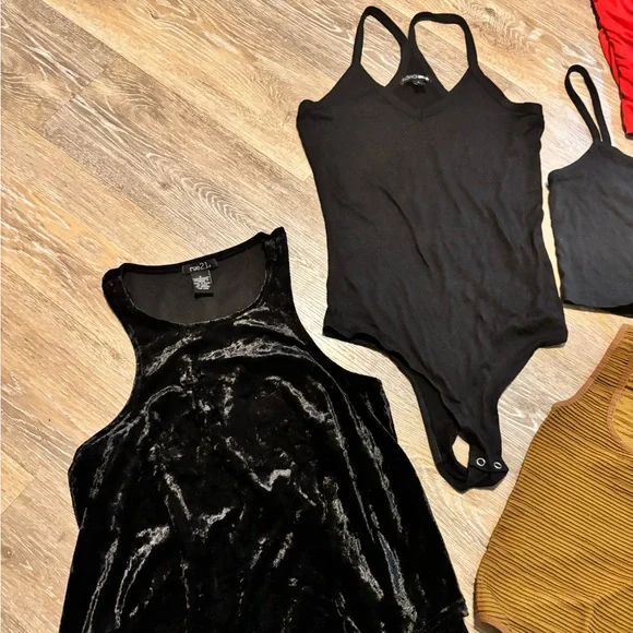 Assorted Women's Tops and Bodysuits - Mixed Colors - Picture 4 of 4